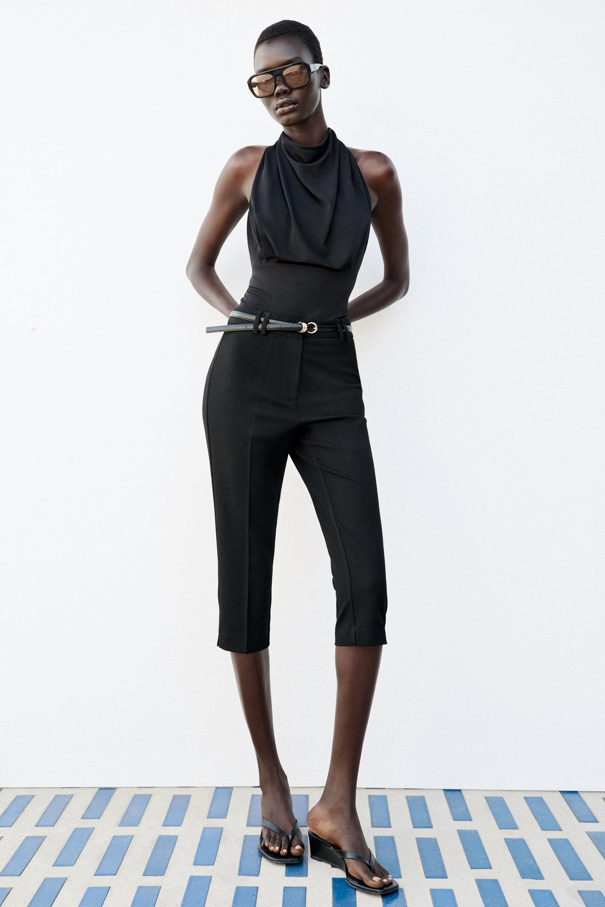 BELTED CAPRI PANTS